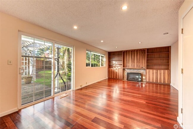 Building Photo - 12201 SE 65th Pl