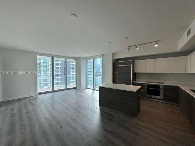 Building Photo - 1100 S Miami Ave