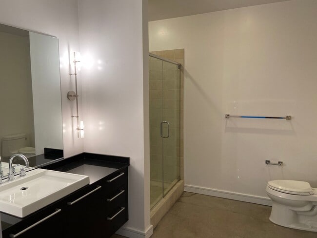 Building Photo - Downtown loft-living at its best - unfurnished loft