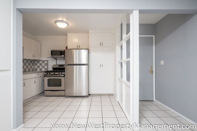 Building Photo - Charming Golden Hill 1-Bedroom, Available Now!