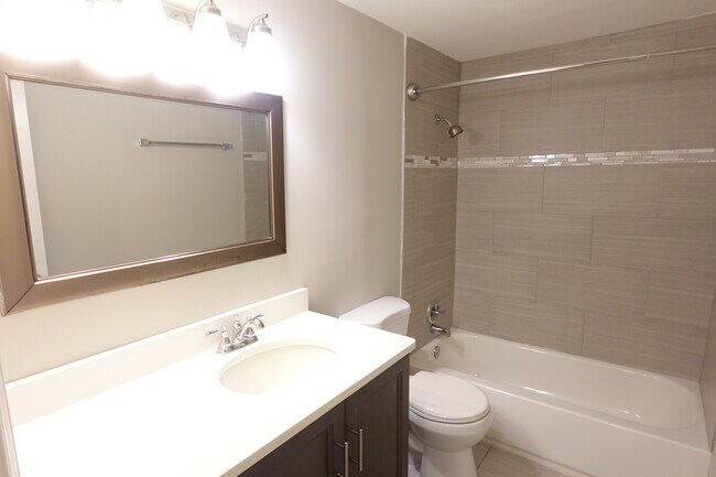 Building Photo - 2021 Berkshire Cir