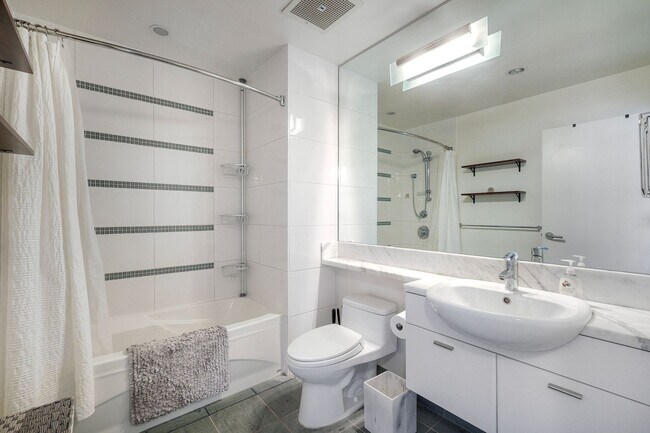Building Photo - San Diego VIEW UNIT! Downtown  Gaslamp Quarter Three Weeks FREE Furnished  Studio -Available NOW!