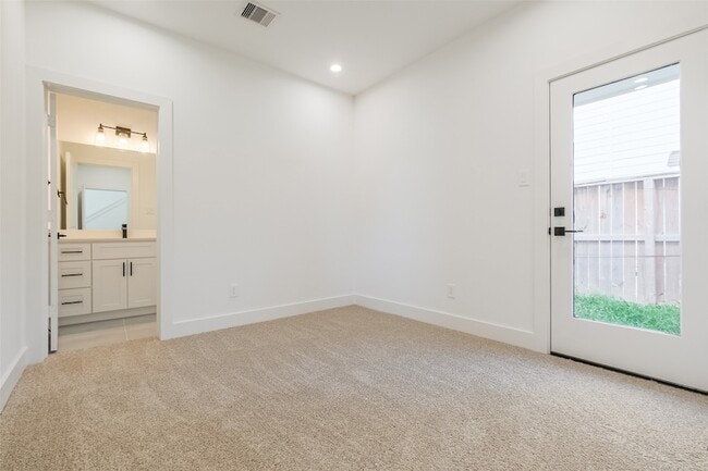 Building Photo - 8315 Brecha Ln
