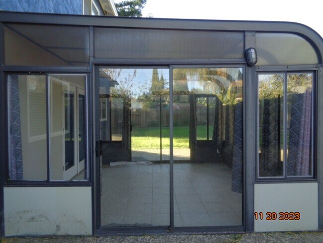 Building Photo - 720 Devonshire Ct