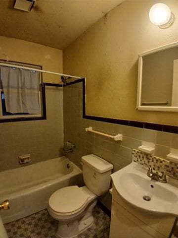 Building Photo - 3015 Avon St