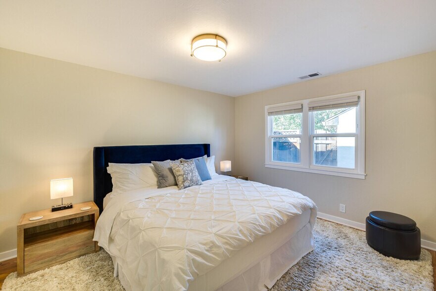 Building Photo - 1995 Creek Dr