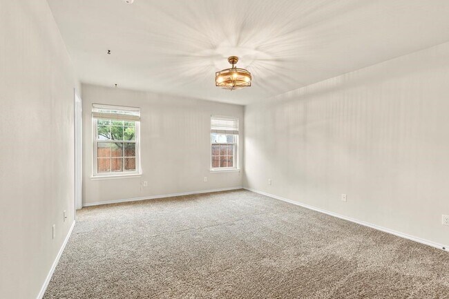 Building Photo - 304 E 94th St