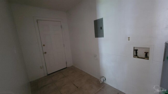 Building Photo - 5411 E Shore Dr