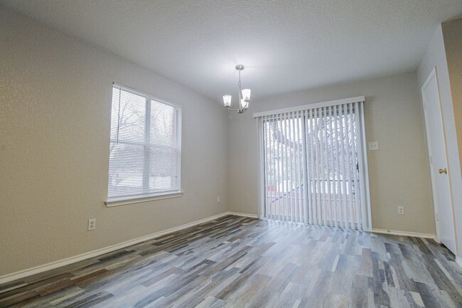 Building Photo - 511 Mathis Mdw