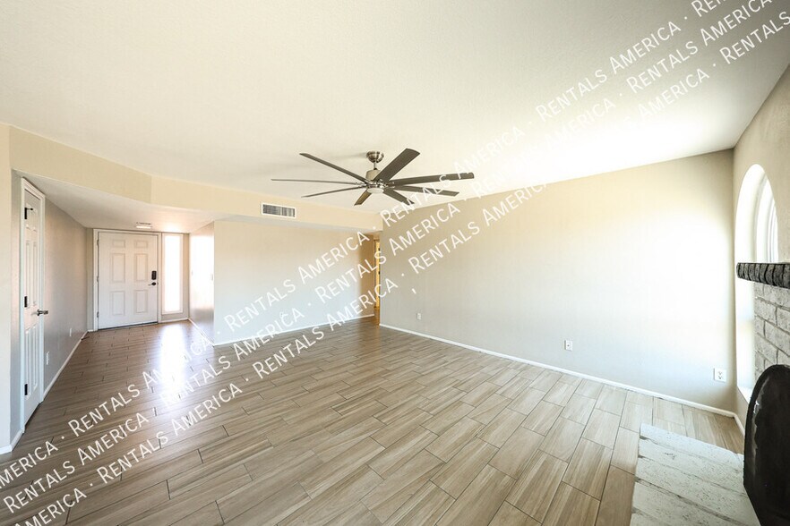 Building Photo - 10627 S 44th St