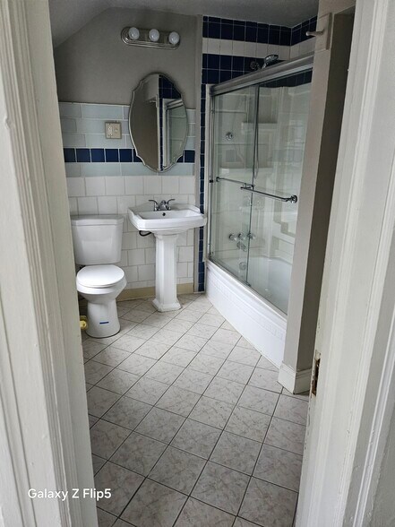 Building Photo - 407 W Broad St