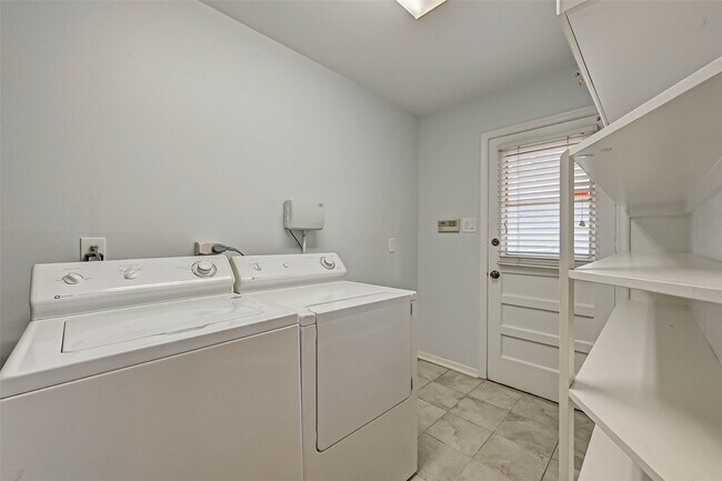 Building Photo - 5734 Spellman Rd