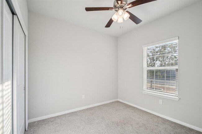 Building Photo - 1801 Fairhaven Gtwy