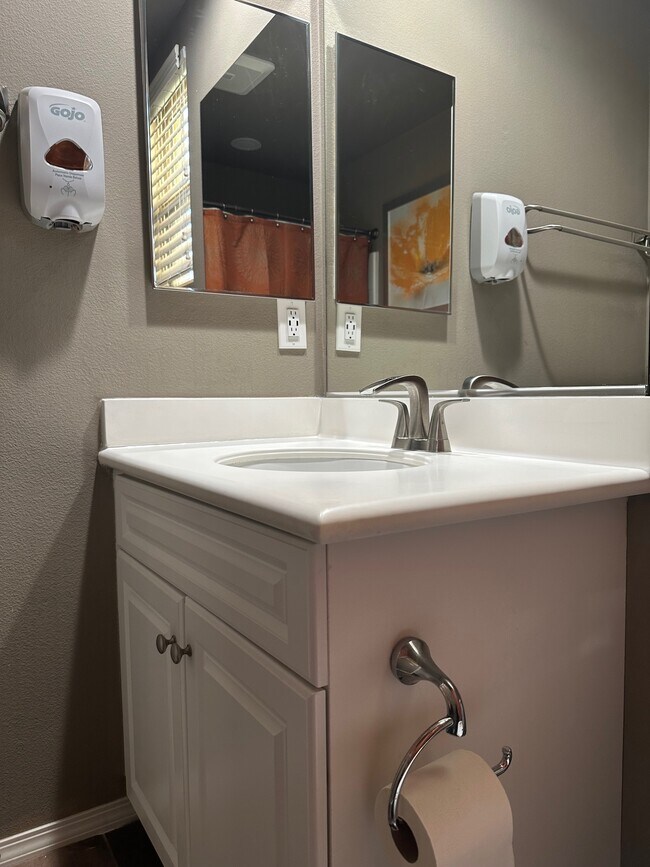 Building Photo - 3321 View Ridge Drive