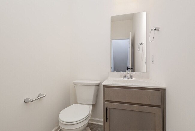 Building Photo - Move in by 12/1/24 for HALF OFF FIRST MONT...