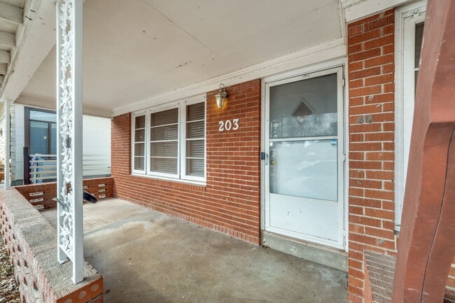 Building Photo - BEAUTIFUL MID-CENTURY HOME IN DELLVIEW