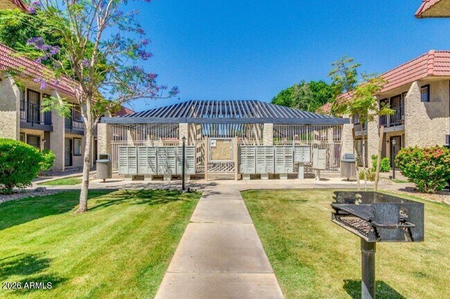 Building Photo - 700 W University Dr