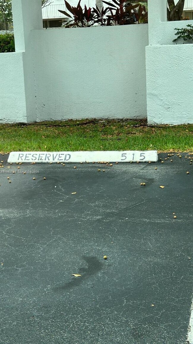 Building Photo - 800 Parkview Dr