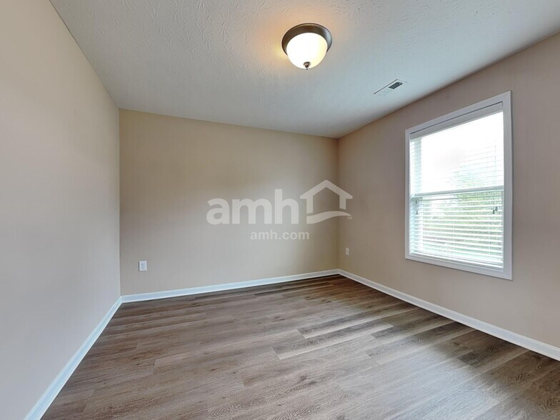 Building Photo - 310 Hennepin Dr