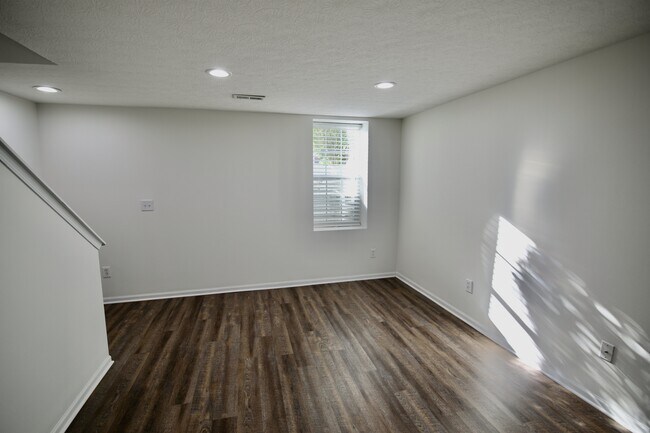 Building Photo - 8330 Bruntsfield Rd