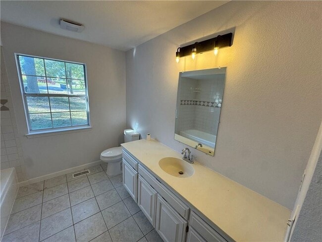 Building Photo - 26 Greenridge Ln