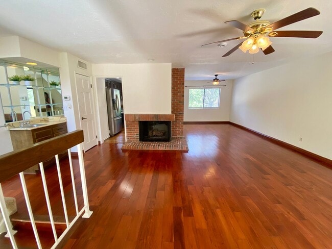 Building Photo - 3-Bedroom Townhome in Prime Calabasas Location