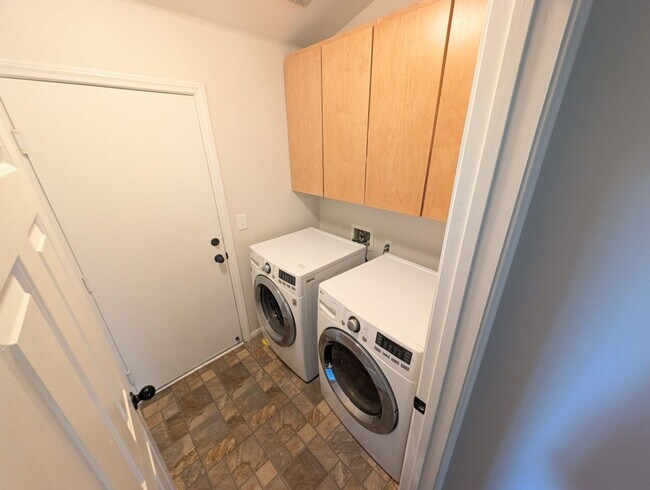 Building Photo - 4839 Lames Dr