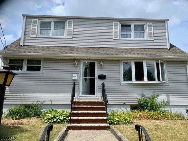 Primary Photo - 172 W 3rd St