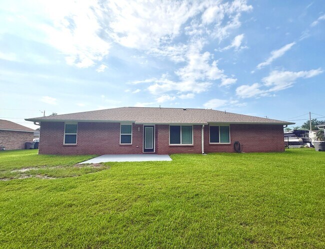 Building Photo - 10621 Creek Ridge Dr