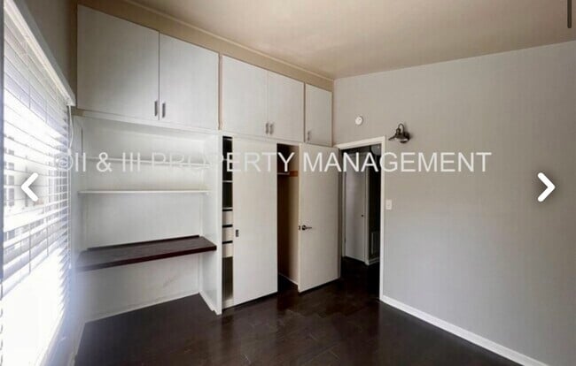 Building Photo - 5504 W 79th St