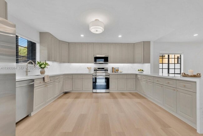 Building Photo - 456 SW 20th Rd