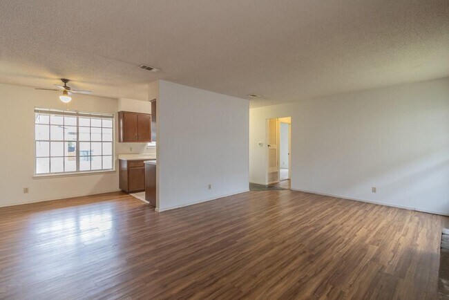 Building Photo - 8110 Exmoor Dr