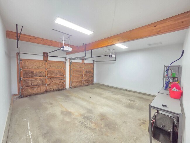 Building Photo - $3,050 - 4 Bed / 2.5 Bath Beautiful Home in Upper South Hill