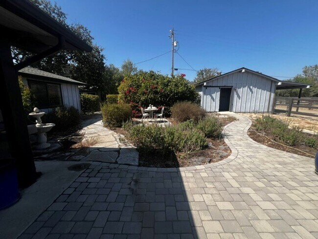 Building Photo - 1701 Calzada Ave