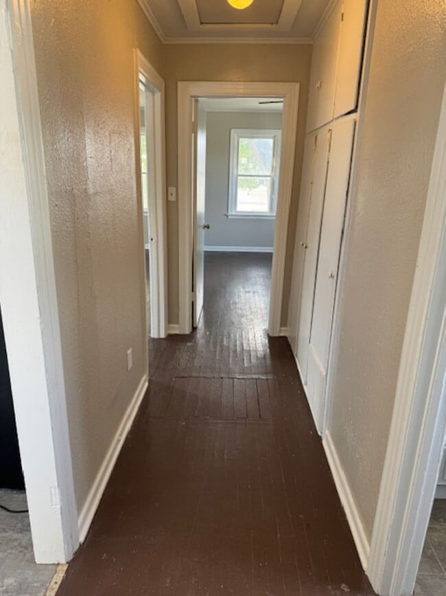 Building Photo - 1 Bd 1 Ba Garage Apartment