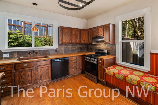 Building Photo - Adorable 3br, 2ba West Seattle Remodel * B...