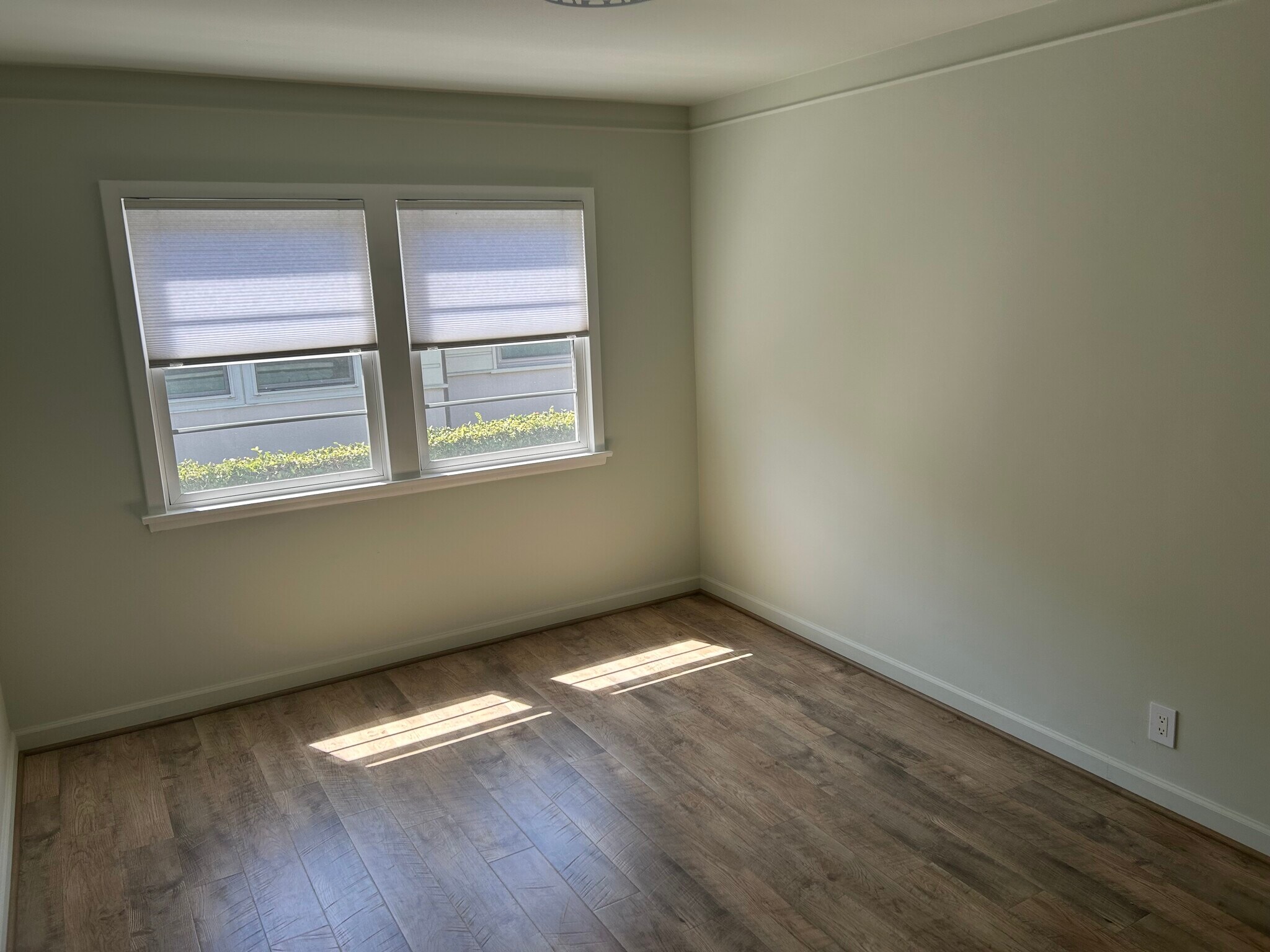 Bedroom - 2021 Ocean Park Blvd
