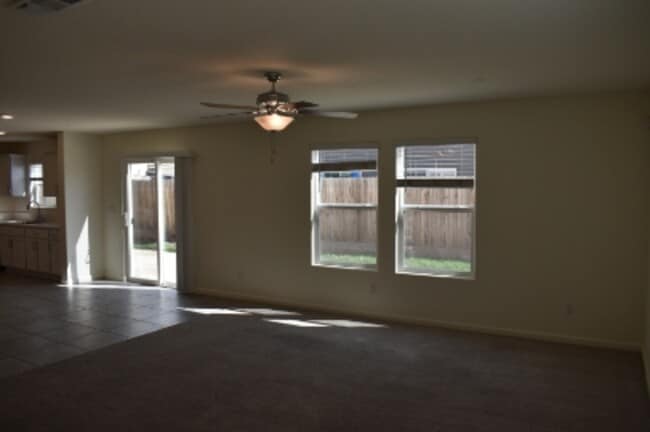 Building Photo - 624 Suzanne Dr