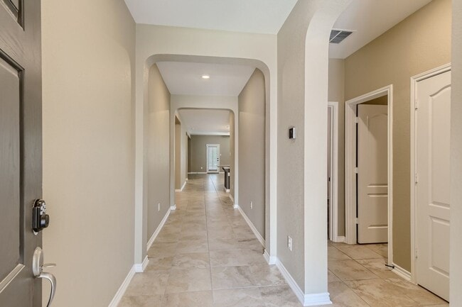 Building Photo - 3BR/2 Bath 1-Story on greenbelt, loads of extras!