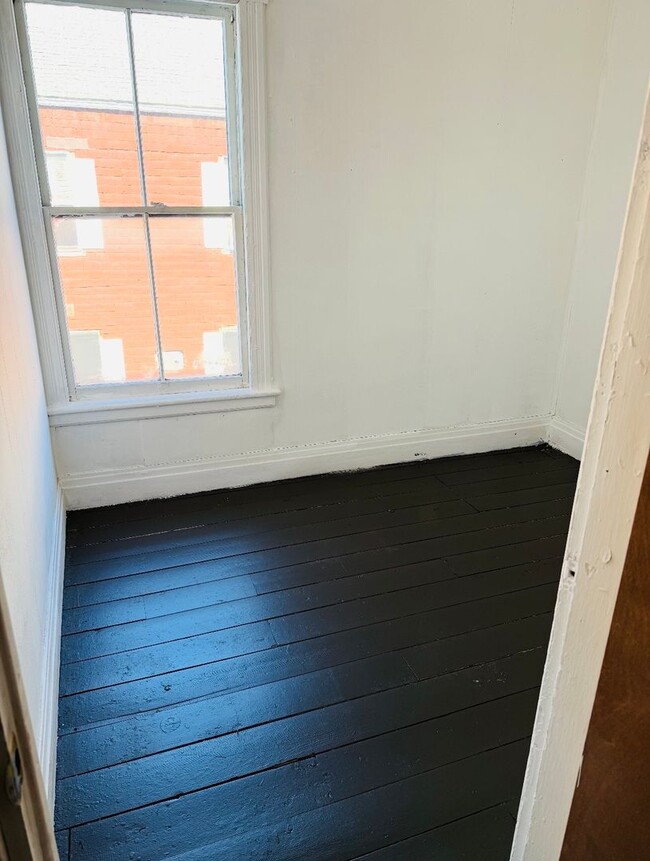 Building Photo - 362 9th St