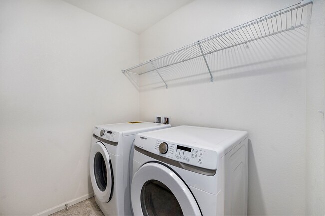 Building Photo - Modern Paired Home in the highly sought after Baseline neighborhood of Broomfield, CO! This beaut...