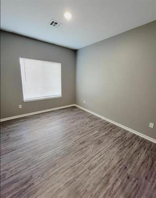 Building Photo - 5308 N Cypress Dr