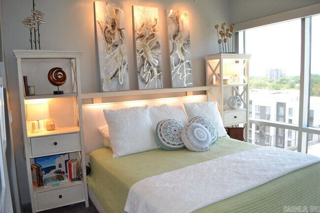 Building Photo - 315 Rock St