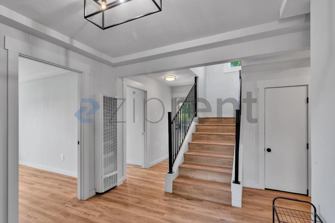 Building Photo - Unit N/a