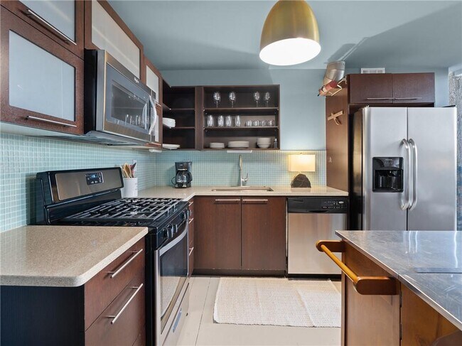 Building Photo - 170 Boulevard NE