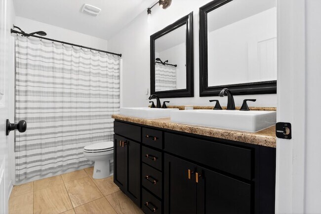 Building Photo - 507 Eisenhower Dr