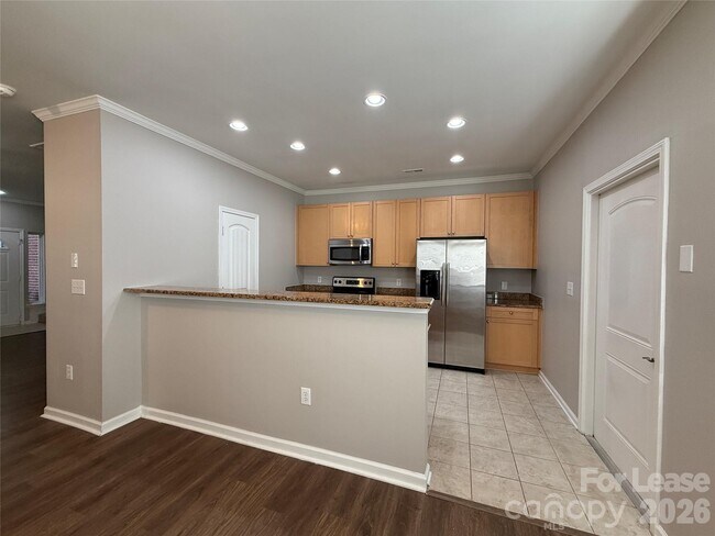 Building Photo - 933 Central Park Cir