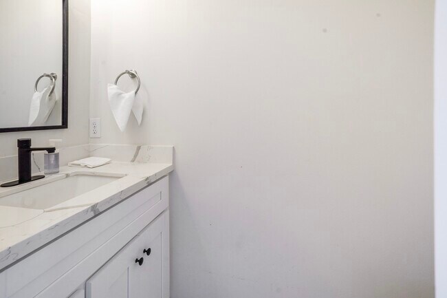 Building Photo - 1611 Shelby St