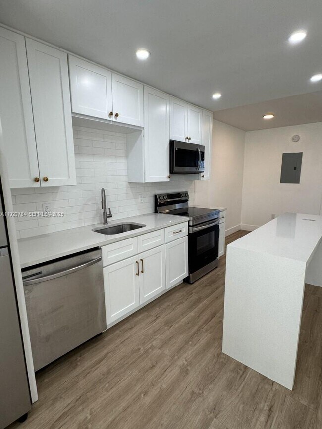 Building Photo - 1720 Cleveland St