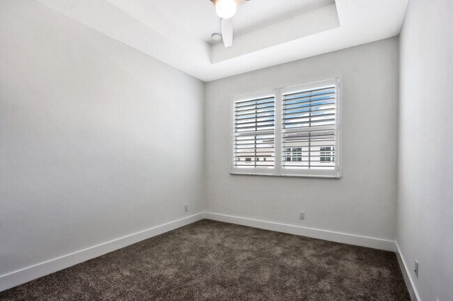 Building Photo - 12556 Gross Pointe Dr